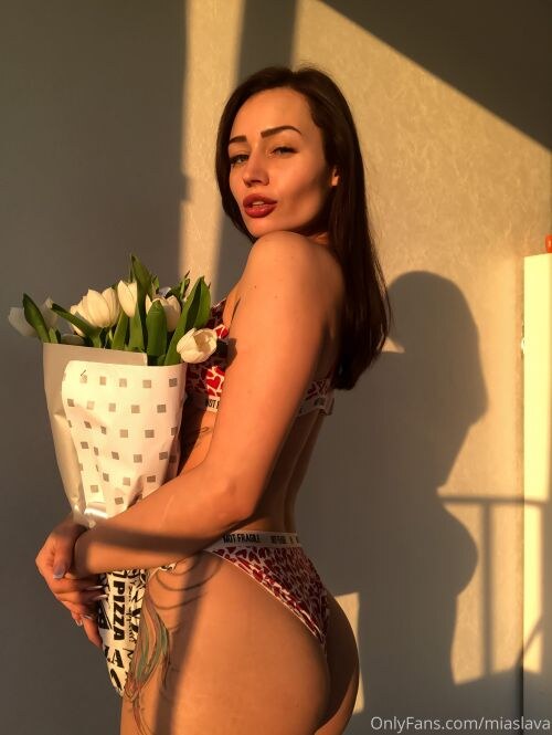 Alice Redlips Photo #37