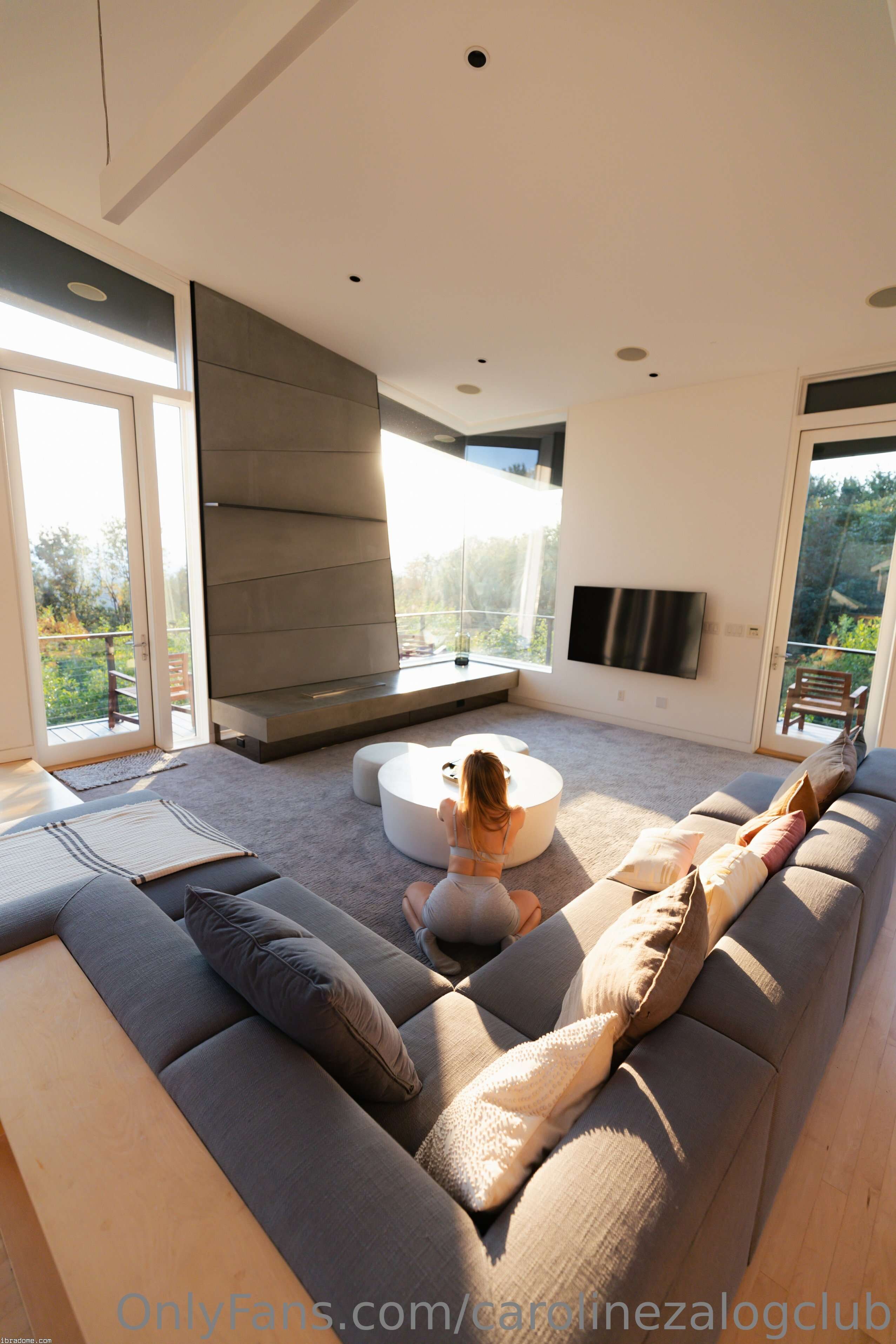 Caroline Zalog Photo #779