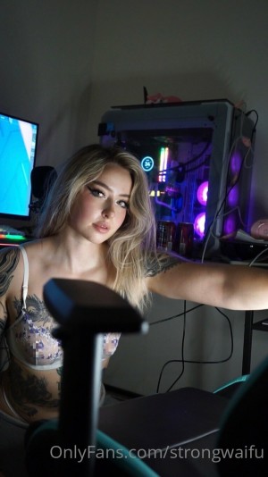 Strongwaifu Photo #85