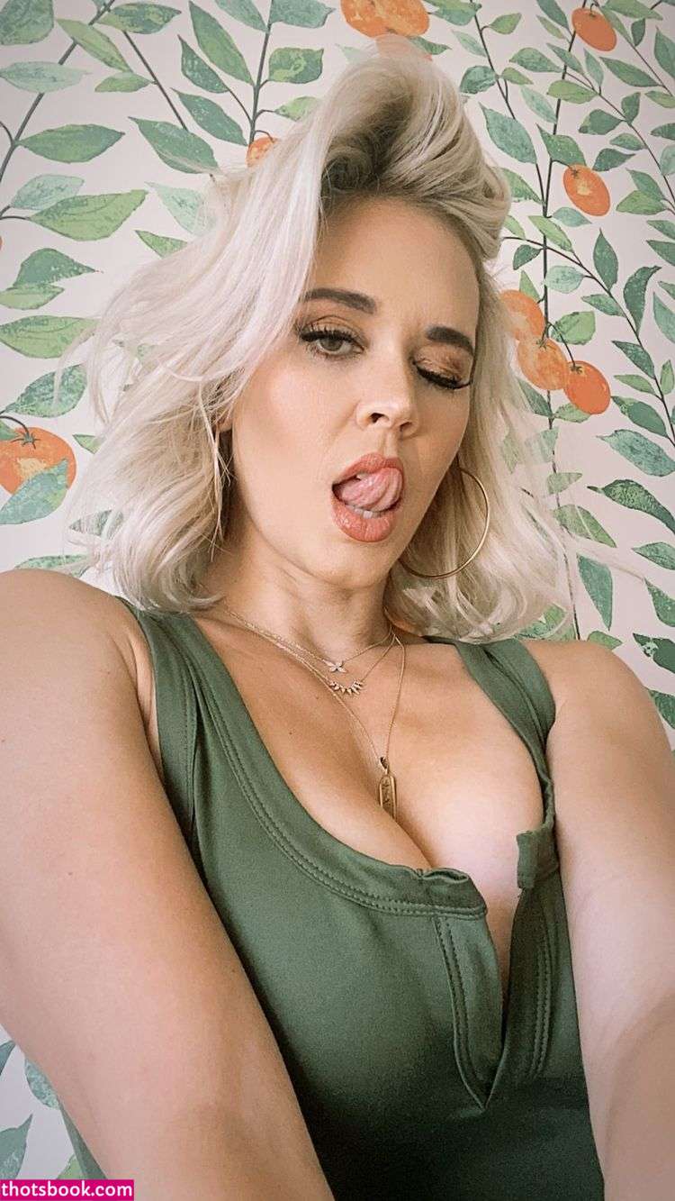 Lauren Compton Photo #50