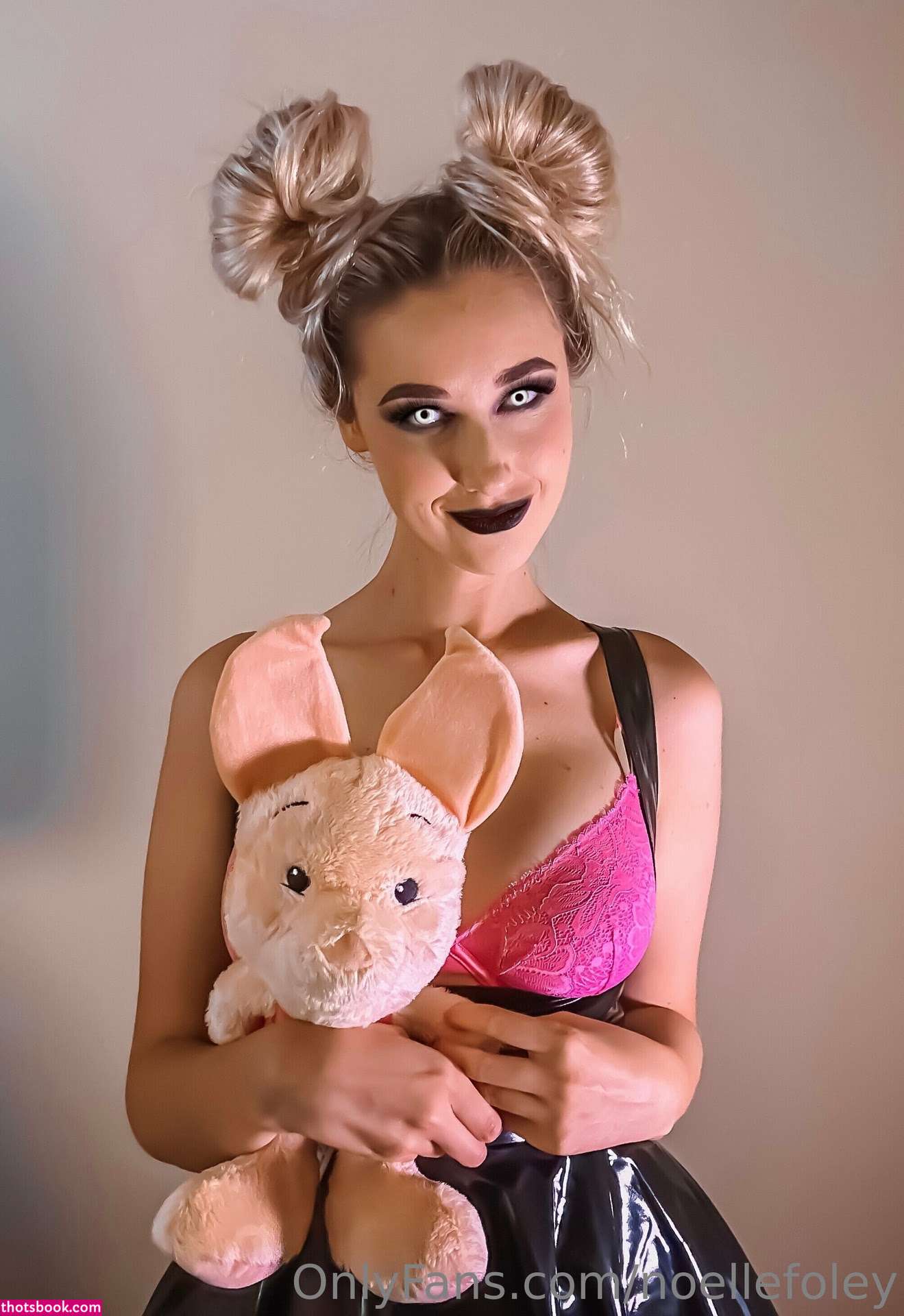 Noelle Foley Photo #91