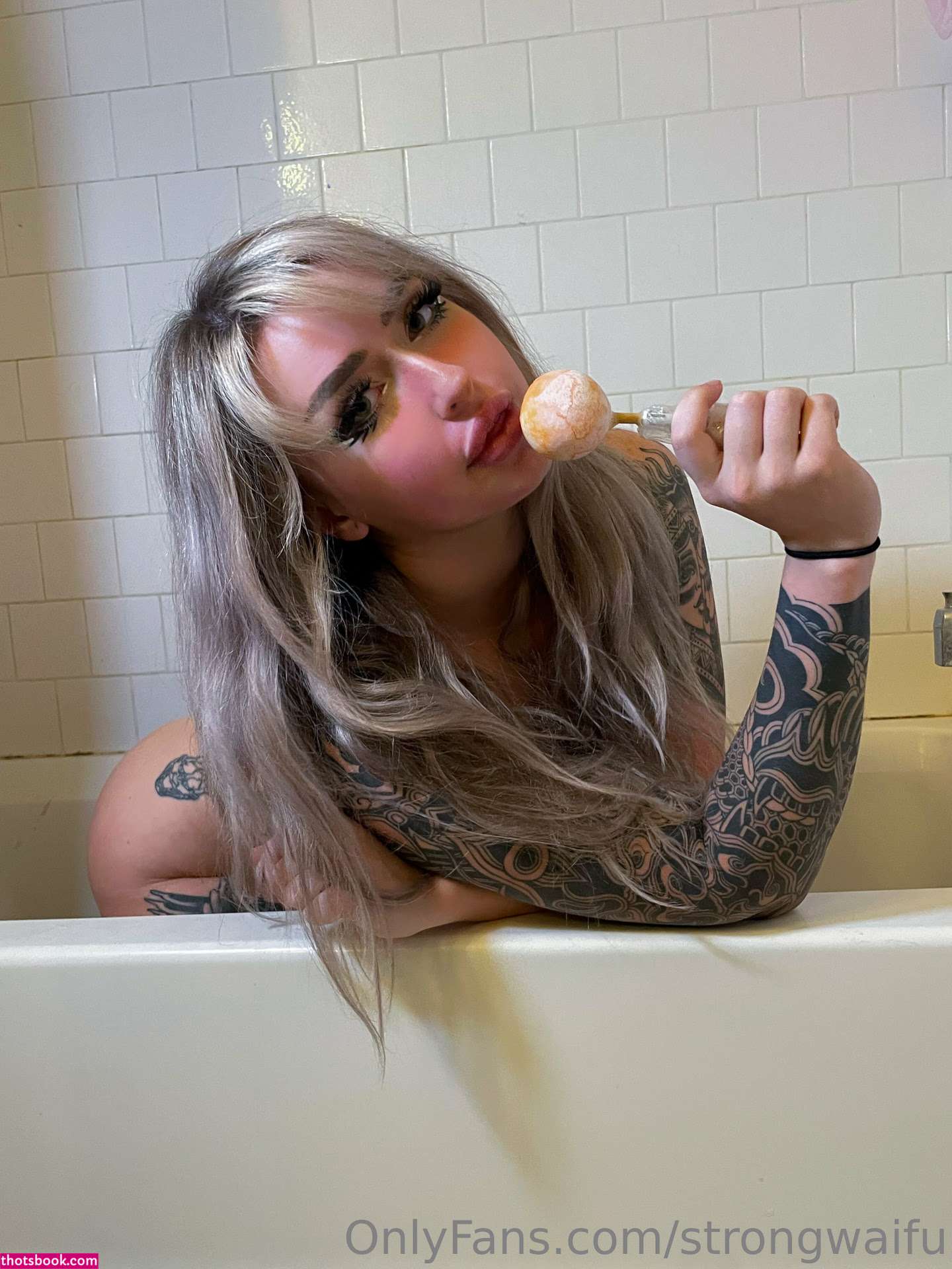 Strongwaifu Photo #124