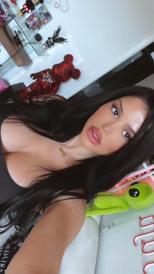 Sincerelyjuju Photo #4