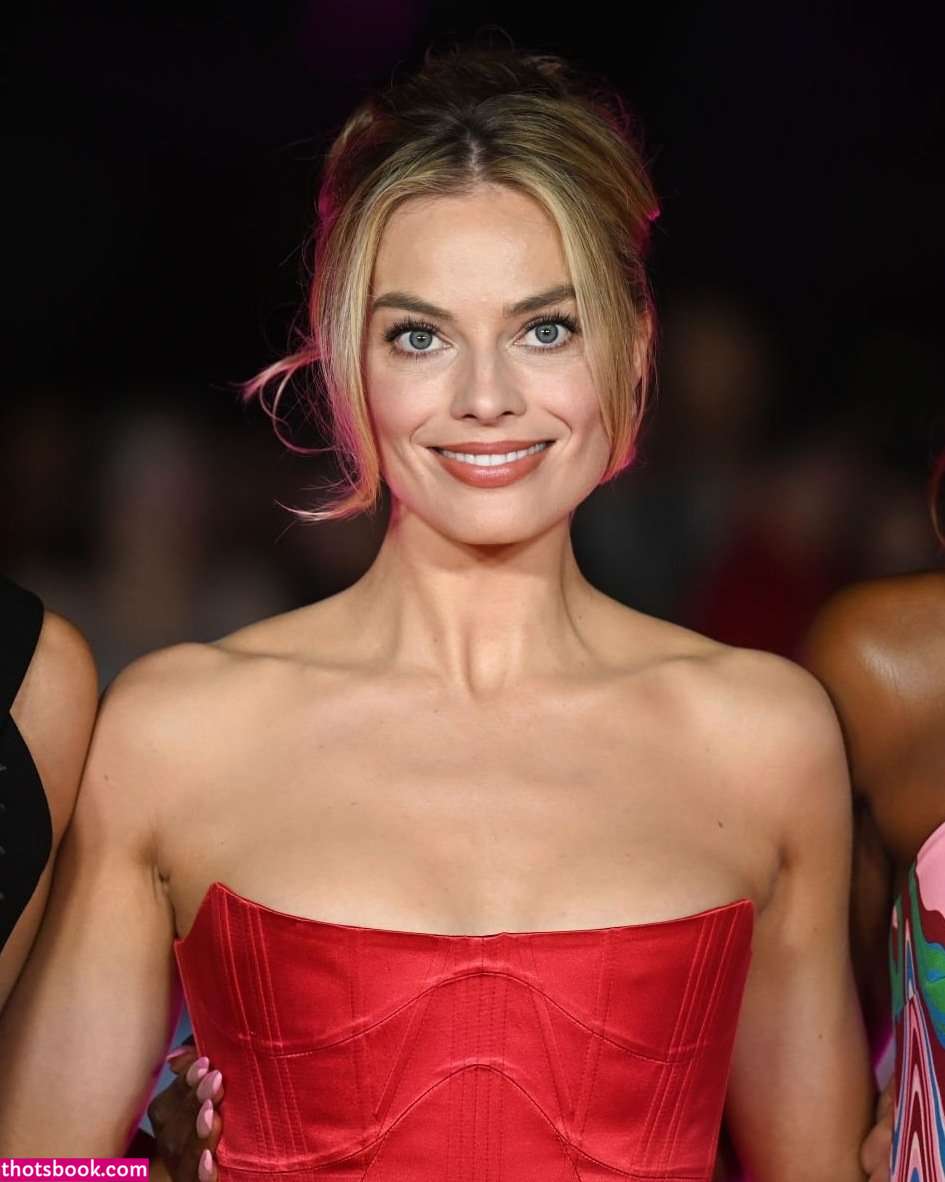 Margot Robbie Photo #13