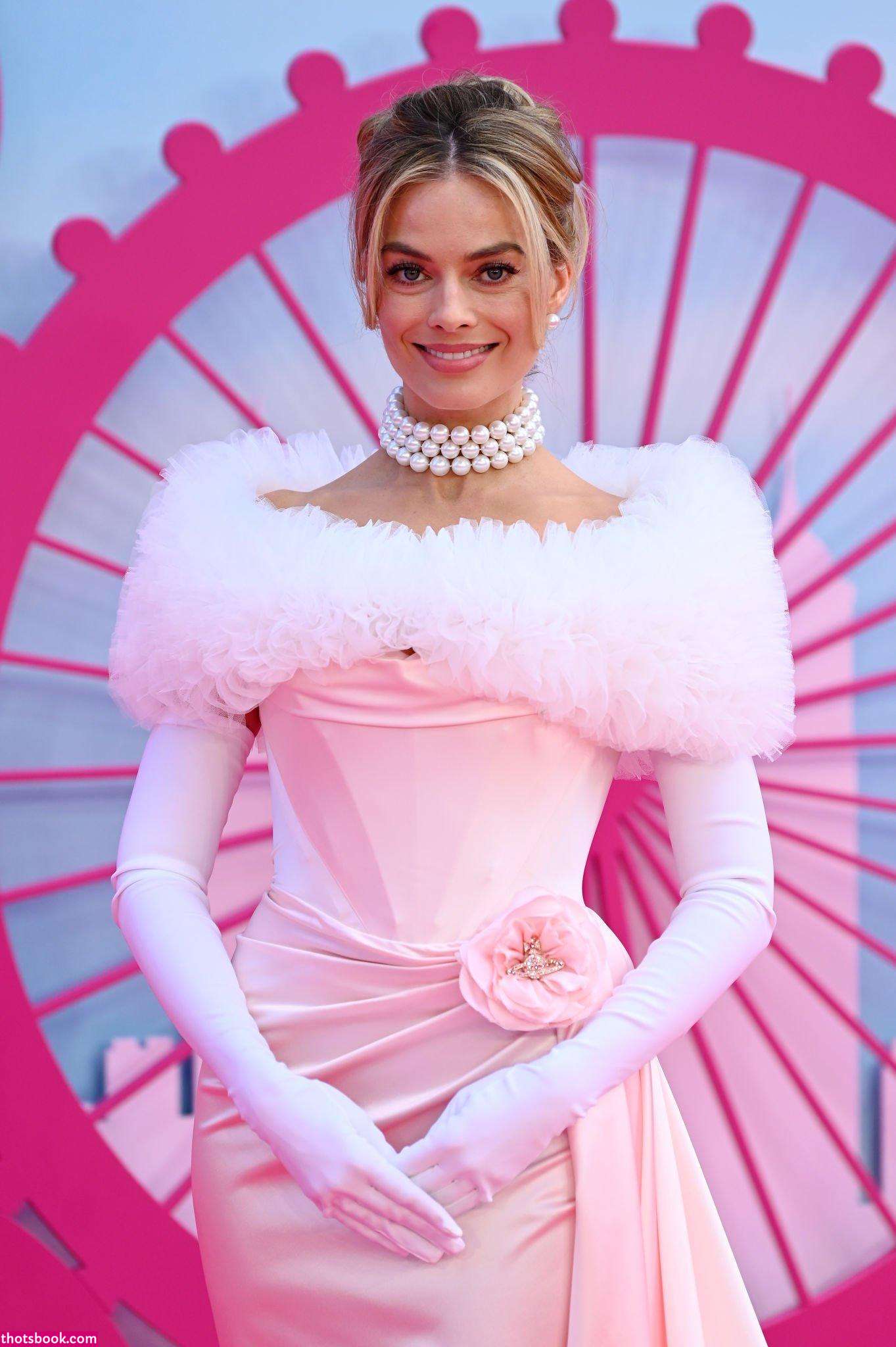 Margot Robbie Photo #32