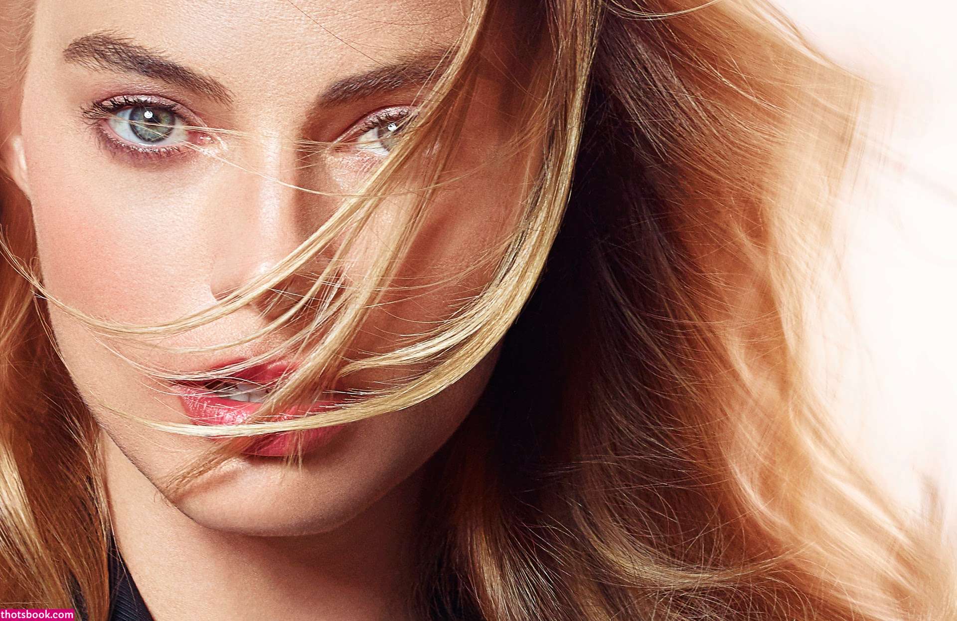 Margot Robbie Photo #44