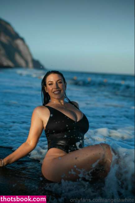 Angela White Photo #42