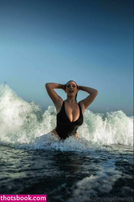 Angela White Photo #43