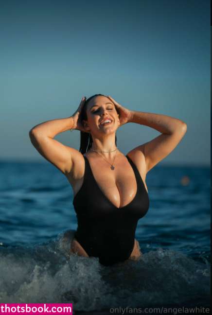 Angela White Photo #46