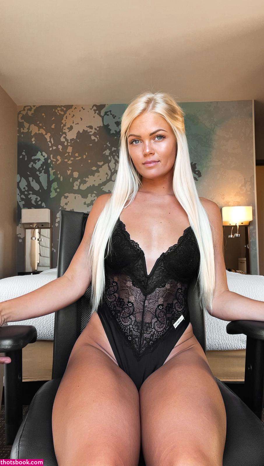 Nellie Cronen Photo #29