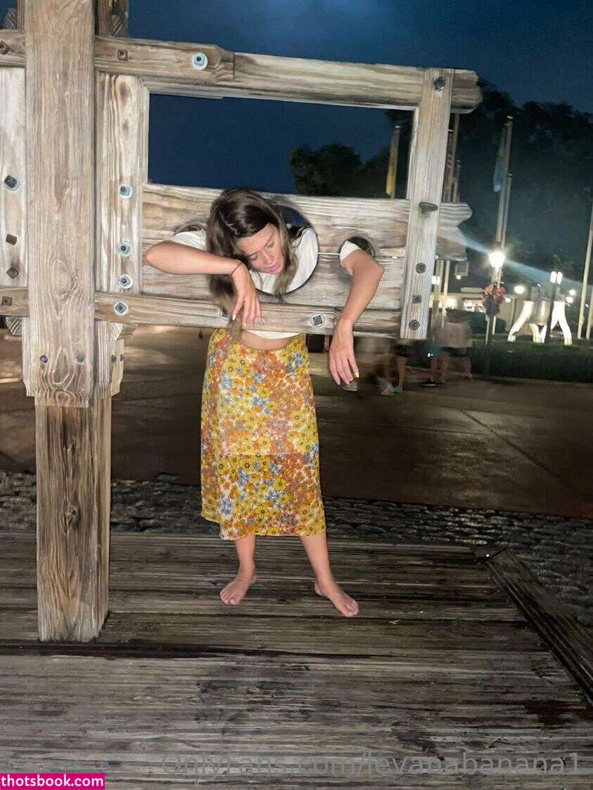 Levana Banana Photo #162