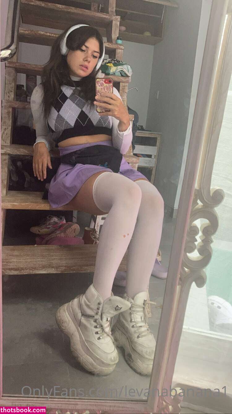 Levana Banana Photo #165