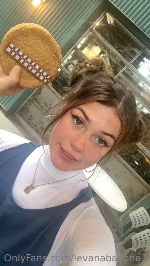 Levana Banana Photo #149