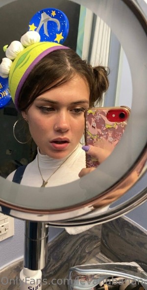 Levana Banana Photo #163