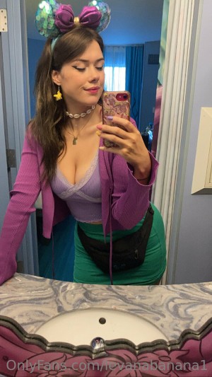 Levana Banana Photo #172