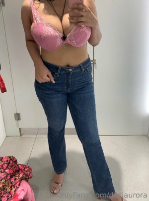 Desiaurora Photo #14