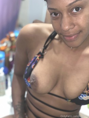 lilskinnybxtch Photo #33