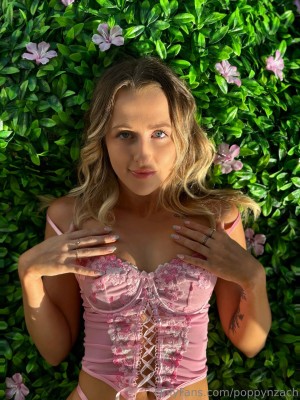 Strawberrykittenn Photo #21