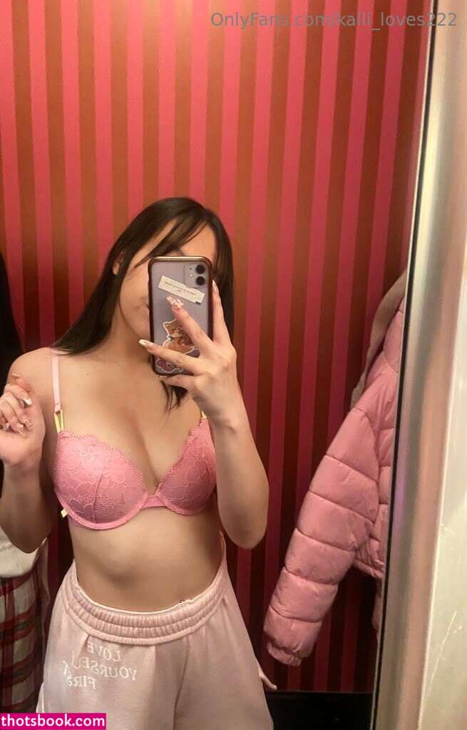 waifupeanut Photo #9