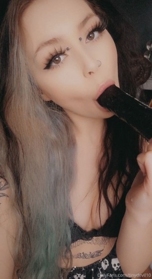 Tinydevil10 Photo #9