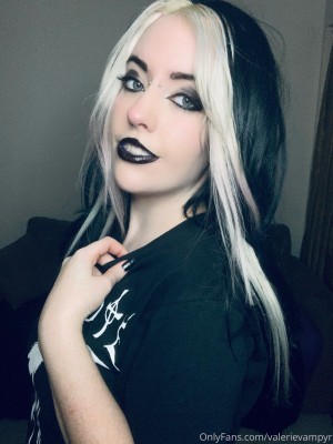 Valerie Vampyr Photo #7