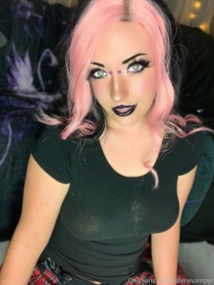 Valerie Vampyr Photo #321
