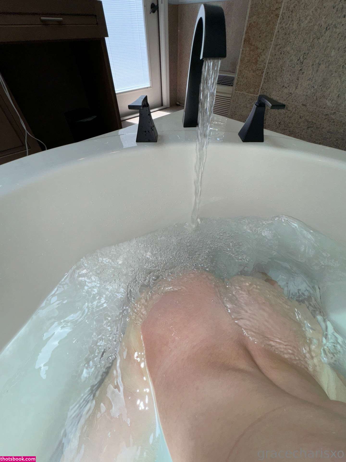 Grace Charis Photo #1071