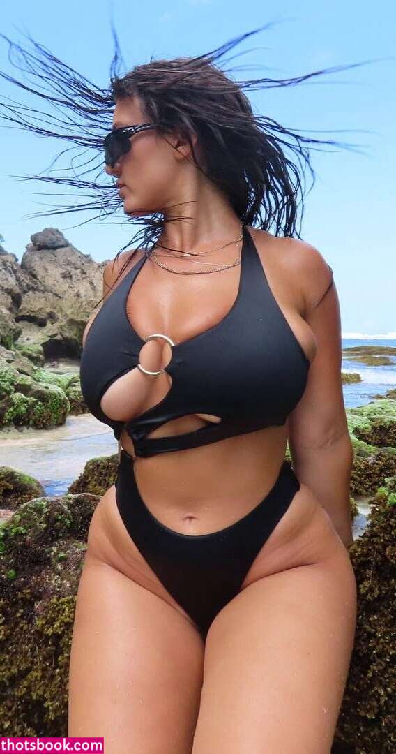 Monique Hristovska Photo #15