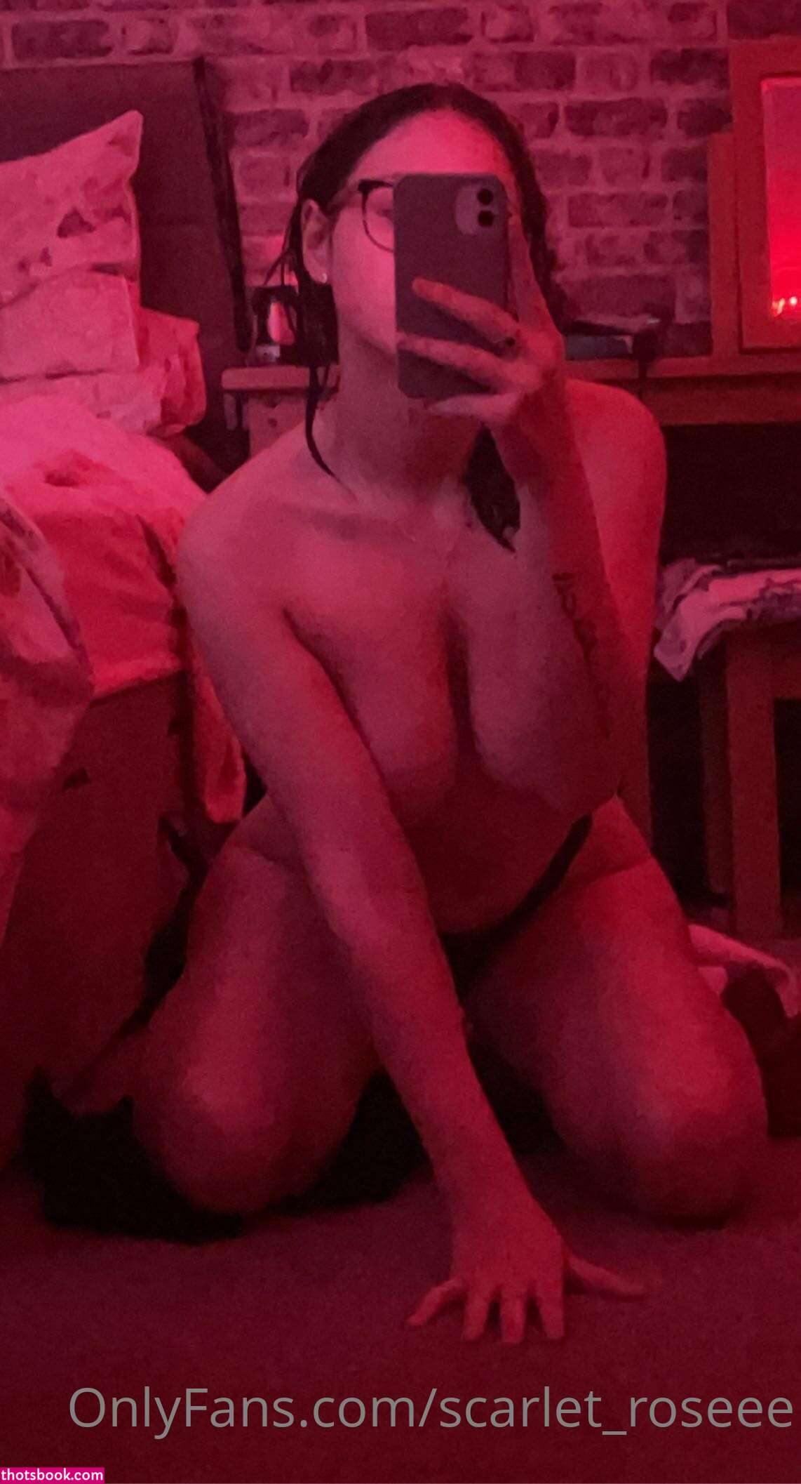 Scarletxroseee Photo #9