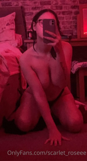 Scarletxroseee Photo #9