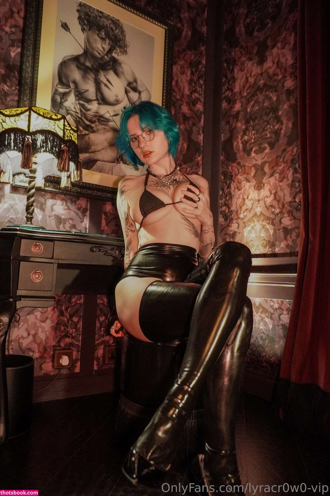 Lyra Crow Photo #910