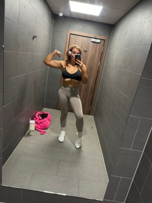 Gymwife Photo #3