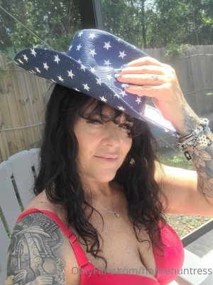 Hollee Huntress Photo #9