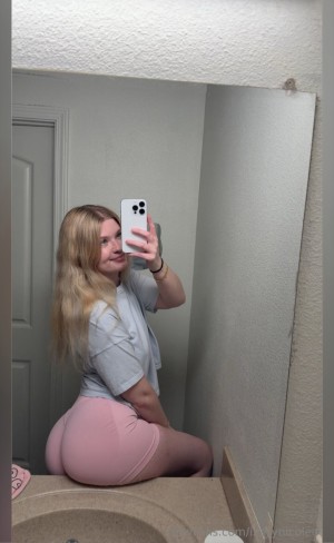 Izzy Nicole Photo #20