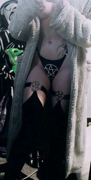 livingdeadgothh Photo #30