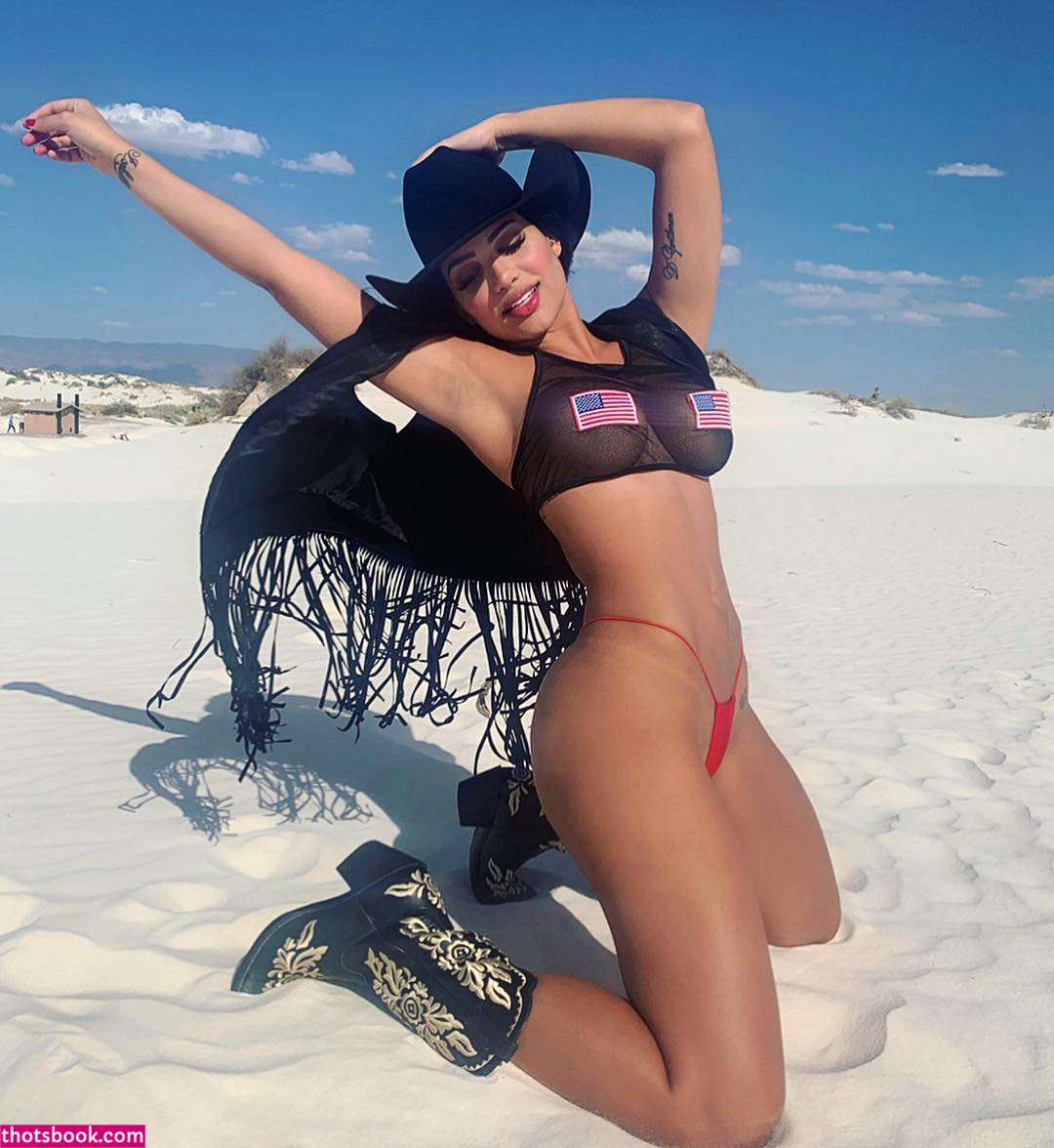 Andrea Valdiri Photo #37