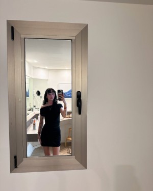 Holly Laing Photo #18