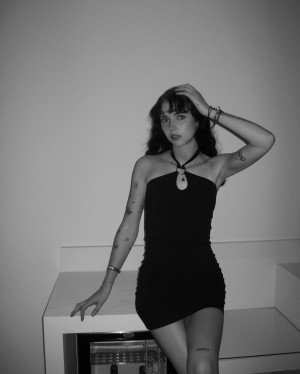 Holly Laing Photo #20