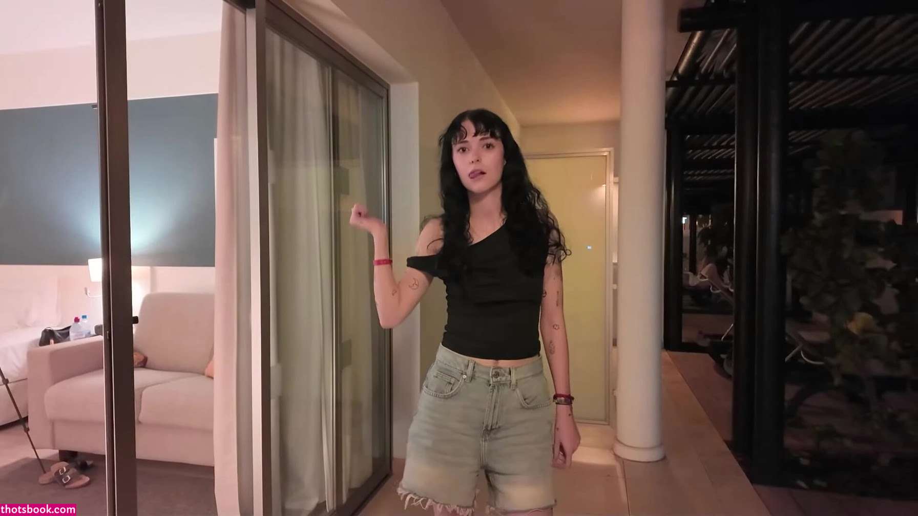 Holly Laing Photo #32