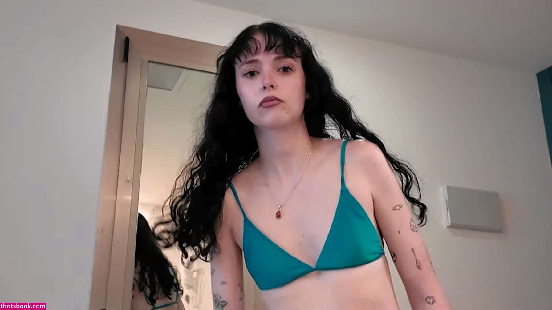 Holly Laing Photo #34