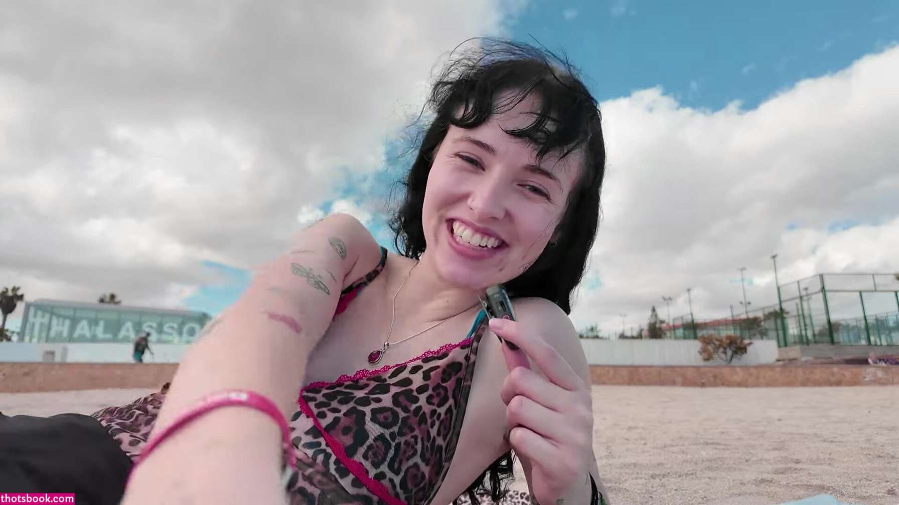 Holly Laing Photo #36