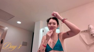 Holly Laing Photo #31