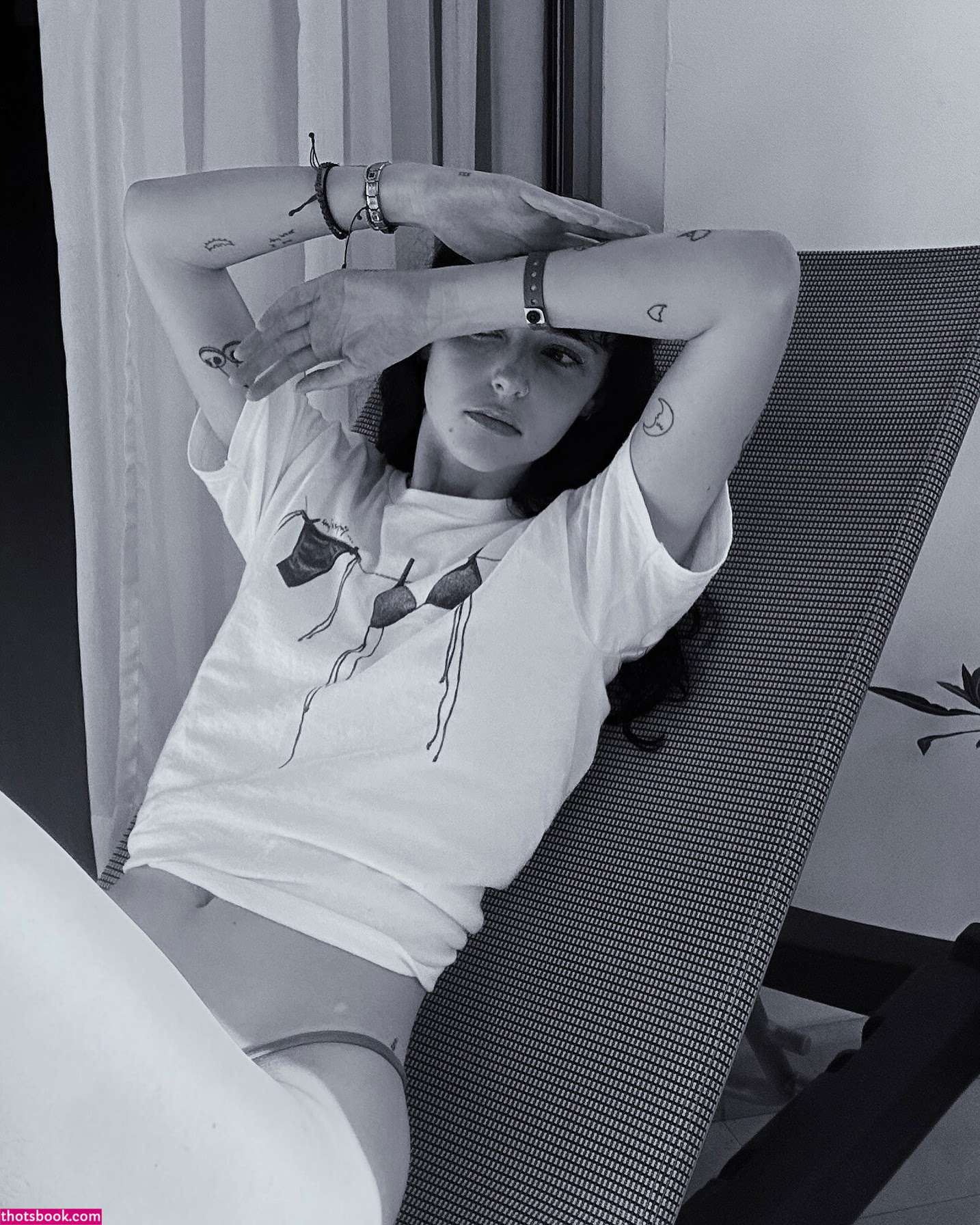 Holly Laing Photo #42