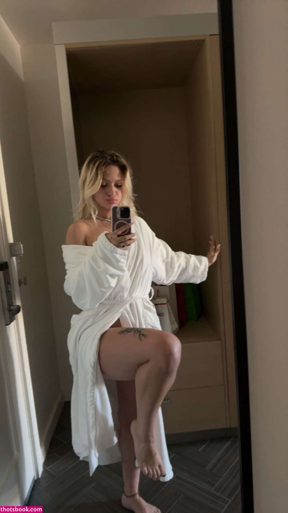 elisebelia Photo #38