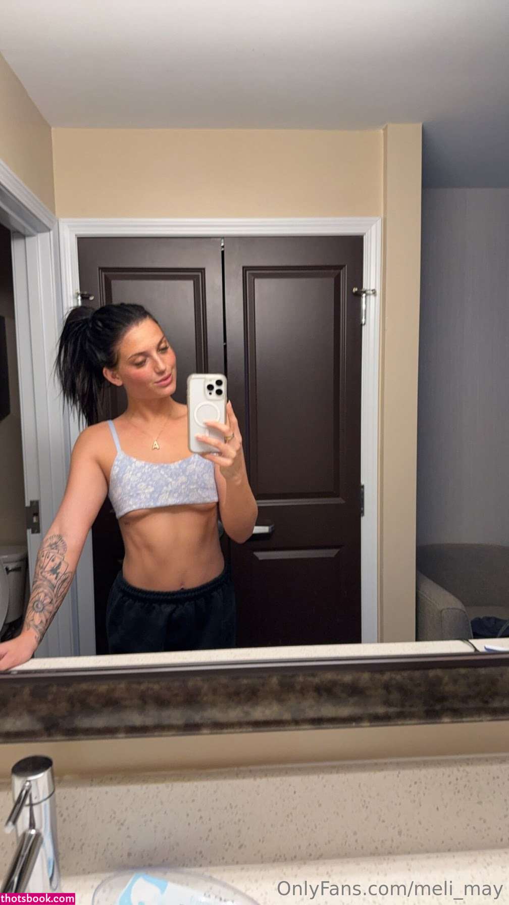 Amelia Hakes Photo #21