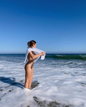 Brooke Schofield Photo #26