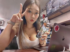 Jessica Chan Photo #17