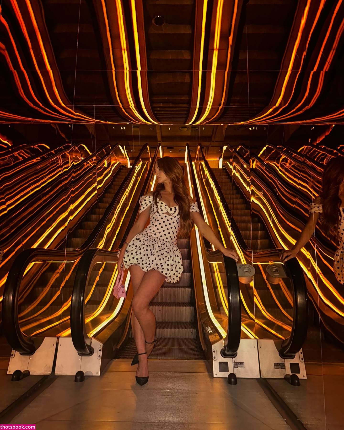 Julia Hatch Photo #14