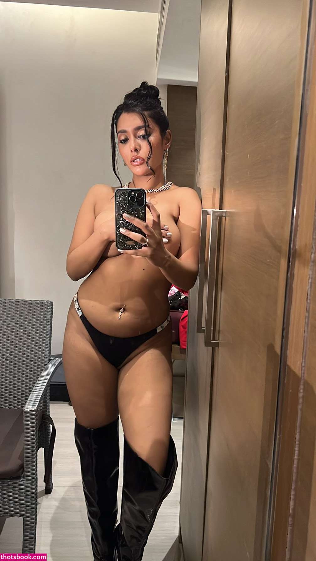 Thea Suuza Photo #22