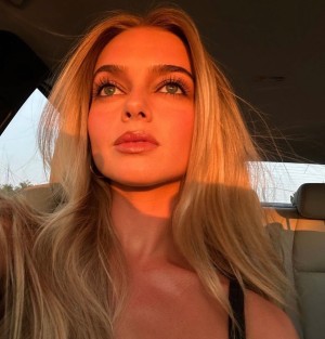 Samantha Riehl Photo #20